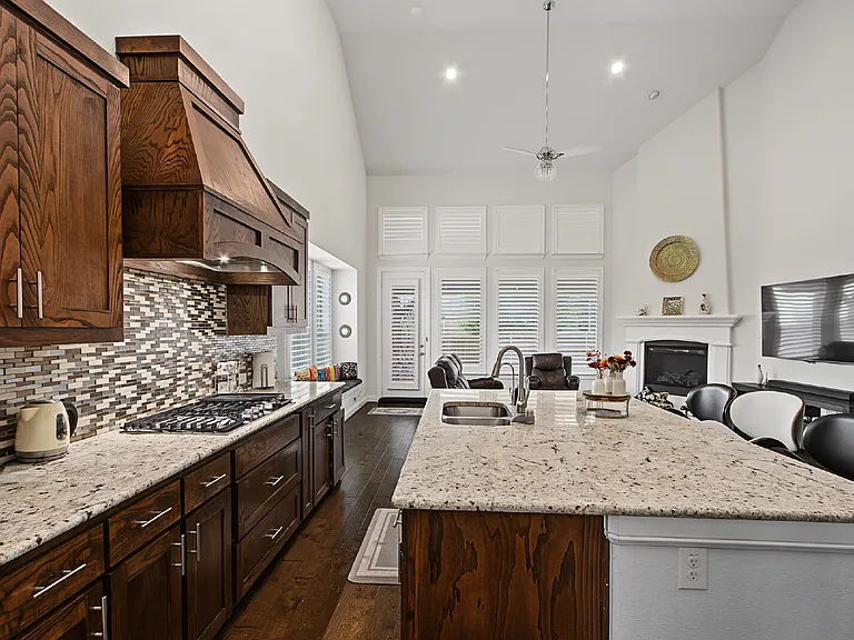 8701 Fairway Ln — Photo 4