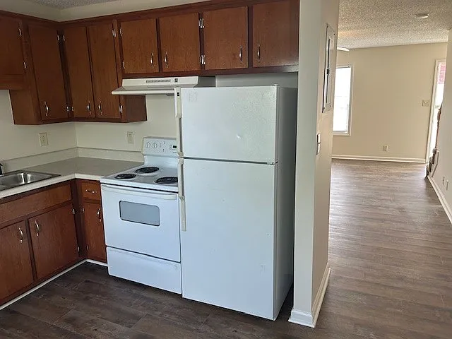 2 bed, 1.5 bath, 1000 sqft, $975 — Photo 4
