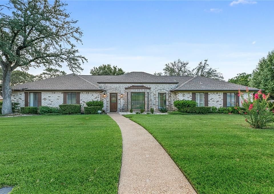 1st image of 8608 Oakdale Dr