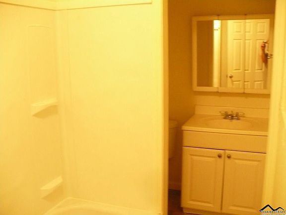 5th image of 6834 Dunsmuir Ave