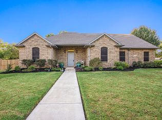826 S Ridgeway Dr, Cleburne, TX 76033