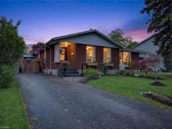 7 Windermere Ct, Guelph, ON N1E 3L3