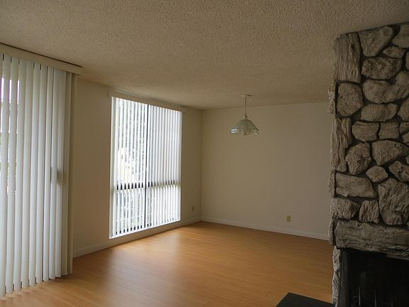 4th image of 1275 Barry Ave