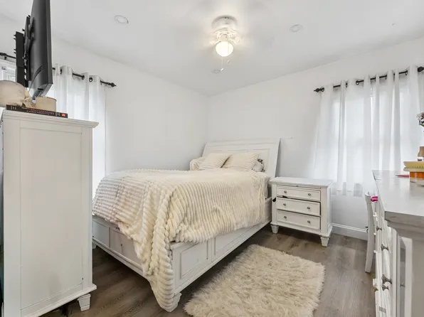 32-30 Anchor Drive image 8 of 33