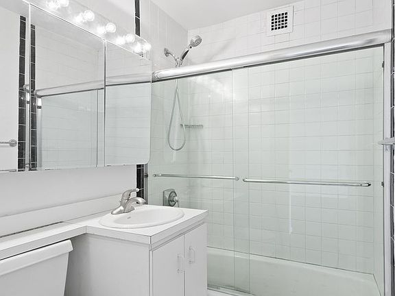 4th image of 3 W 14th St #1616