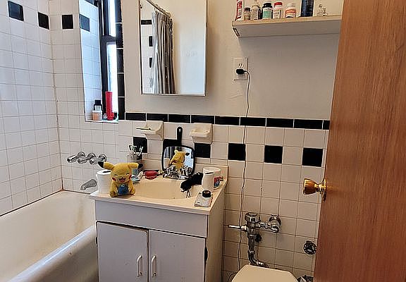 4th image of 75 E 7th St APT 6D