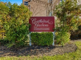 32 Cathedral Ave APT 6C, Hempstead, NY 11550