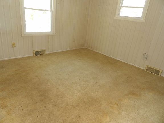 5th image of 691 Eldred St