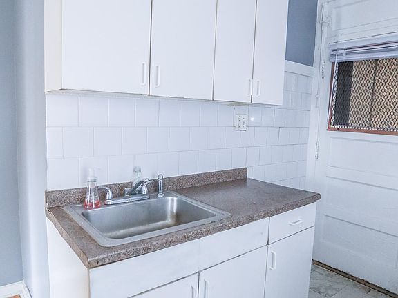 4th image of 4017 W Melrose St #N1
