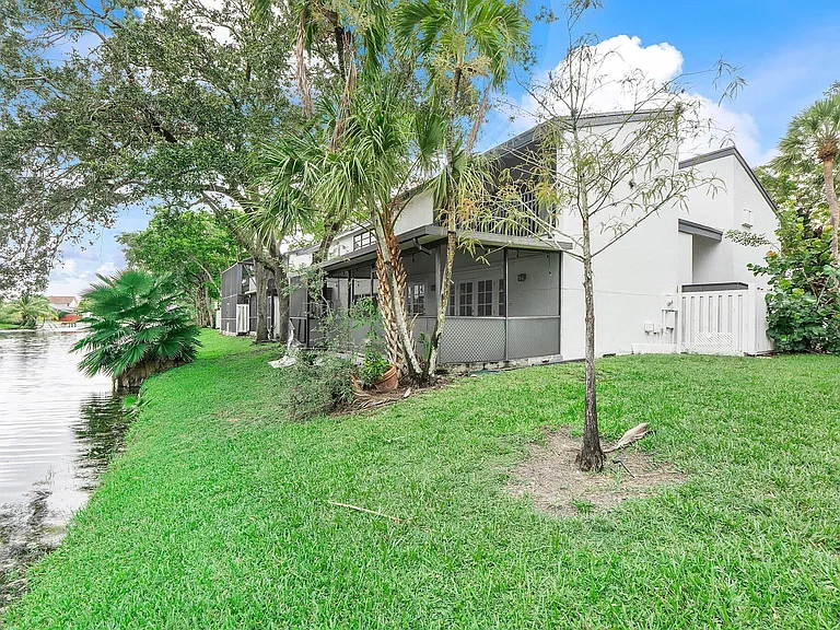 9897 Fairway Cove Ln — Photo 29