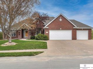 10817 Fairway Dr, Omaha, NE 68136