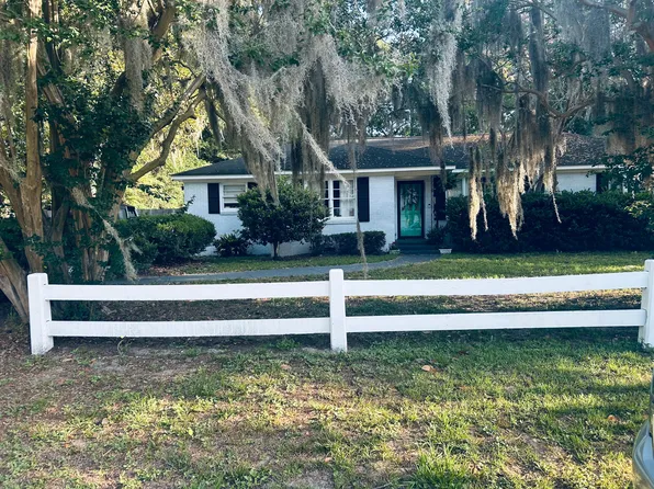 24 Pine Dr, Savannah, GA 31405