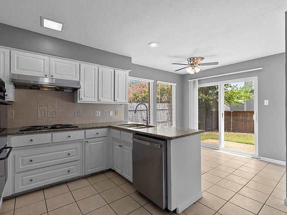 5th image of 1908 Treehouse Ln