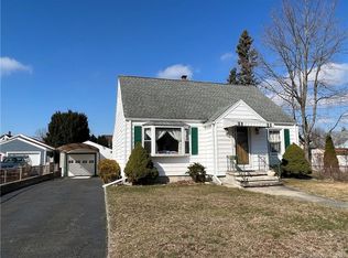121 Van Rensselaer Ave, Stratford, CT 06614