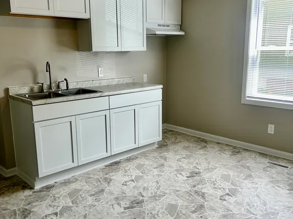 2413 W Juneau Ave, Milwaukee, WI 53233