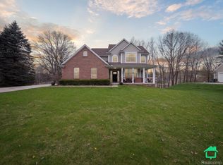 963 Golfview Dr, Lake Orion, MI