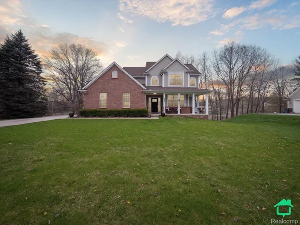 963 Golfview Dr, Lake Orion, MI 48362