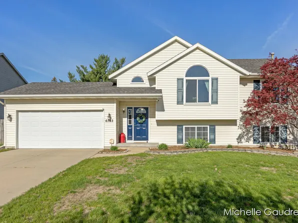 6753 Bent Grass Dr SE, Grand Rapids, MI 49508