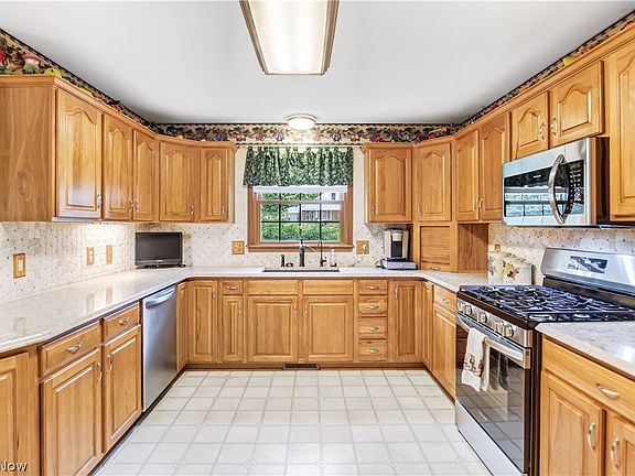 5th image of 213 Crestland Ave NW