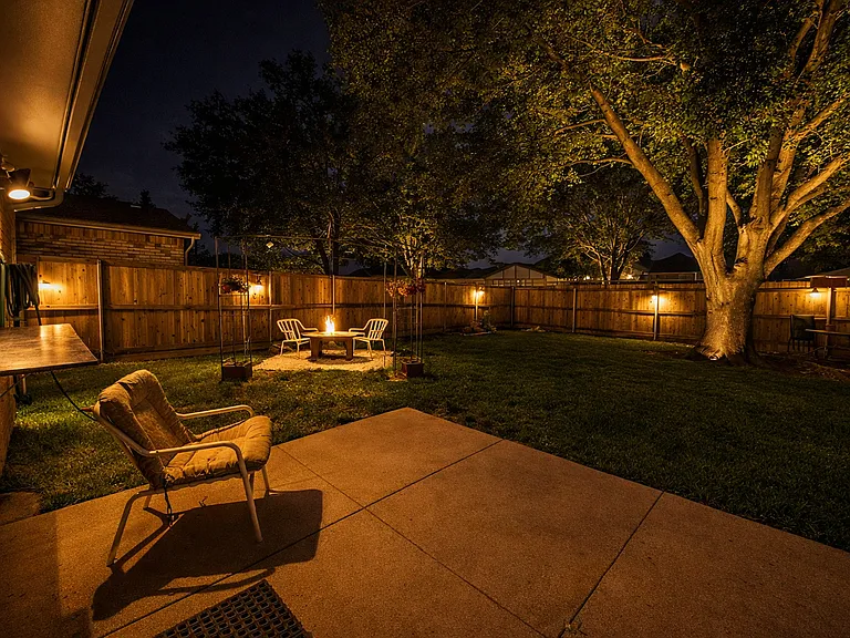 912 Lockhart Dr — Photo 2