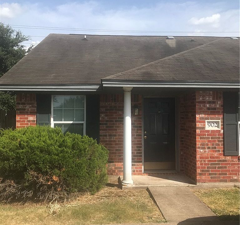 1st image of 900 Sun Meadow St