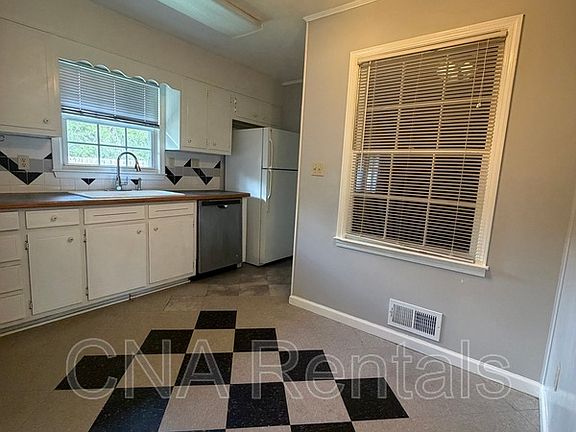 4th image of 2691 Stoney Brook Ln NE