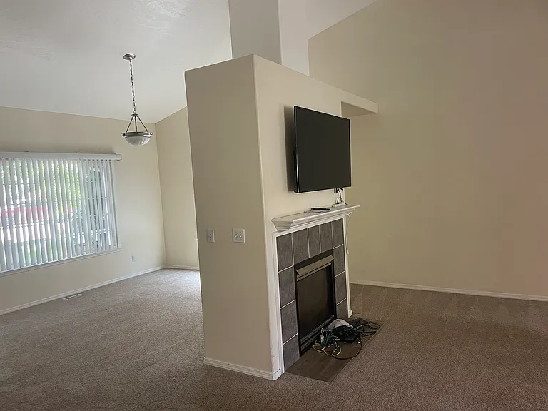 170 E Carver Dr — Photo 7
