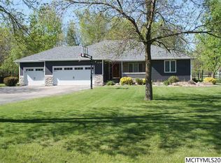 10 Oak Run Dr, Mason City, IA 50401