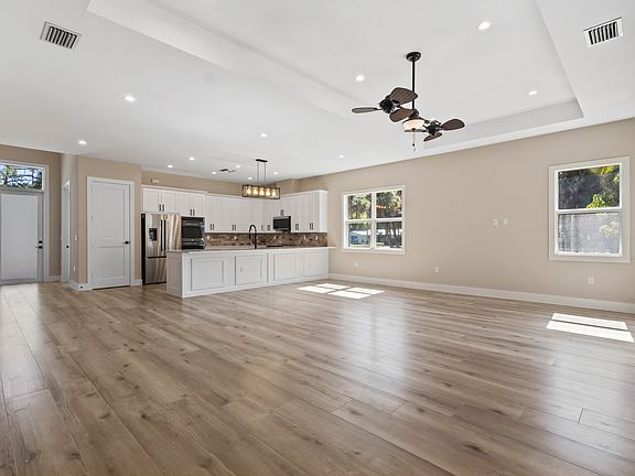 4th image of 4261 Kathy Ave