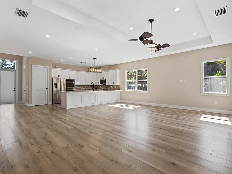 4261 Kathy Ave — Photo 3