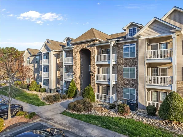 7102 W Friendly Ave Unit 304, Greensboro, NC 27410
