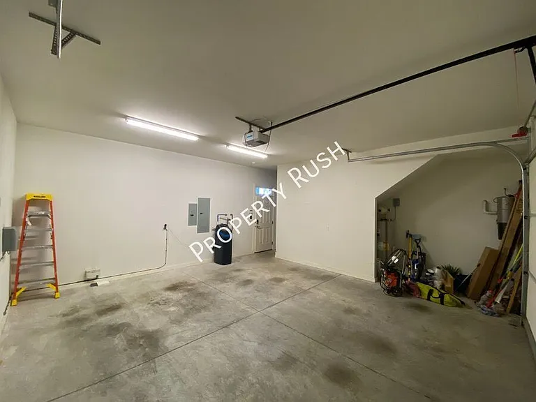 105 E 3rd St — Photo 33