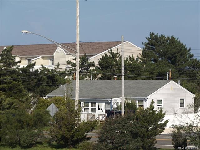 Building Photo 4
