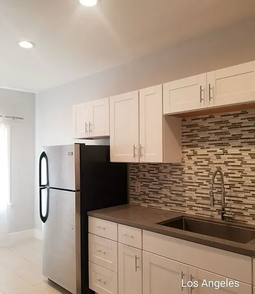 837 S Normandie Ave — Photo 2