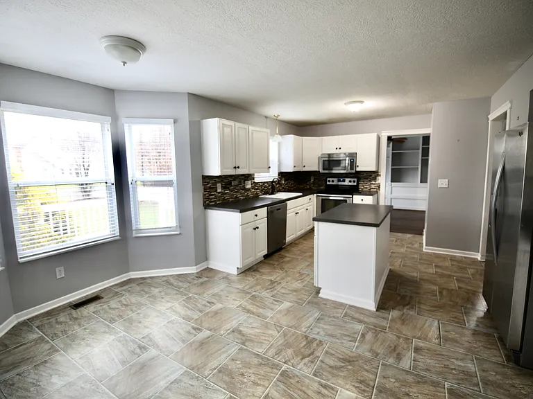 4400 Greensbury Dr — Photo 15
