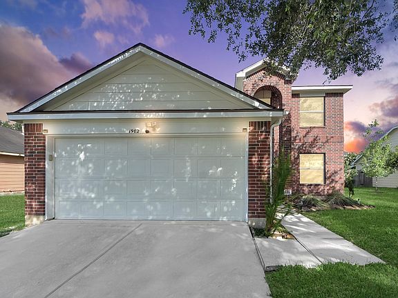 3rd image of 1902 Serenata Ln