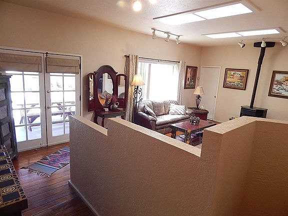 2nd image of 26 Valle Vista Blvd