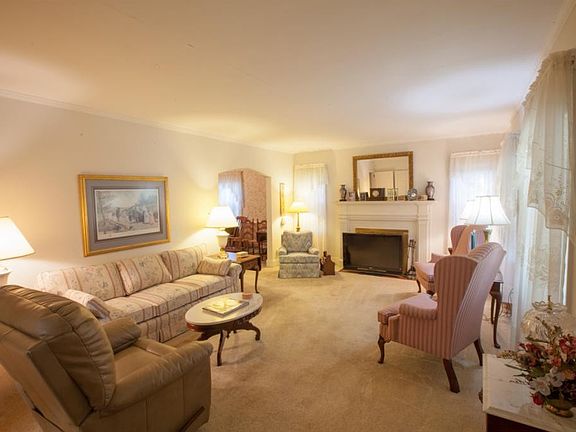 4th image of 215 W Gilmer Park
