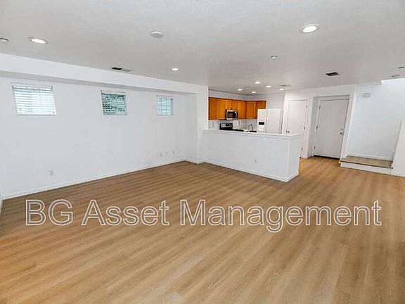 3rd image of 128 Kingfisher St