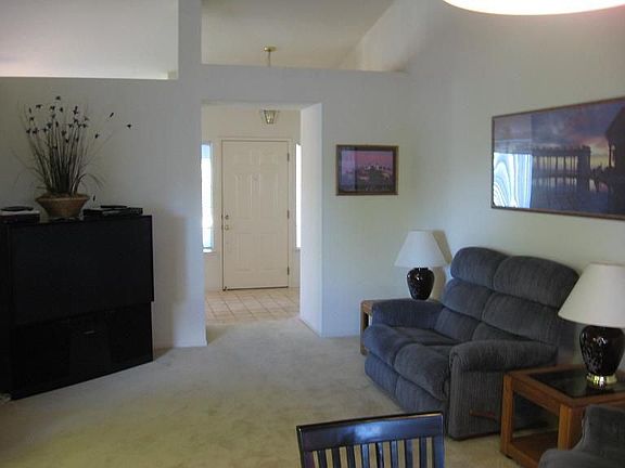 Open floorplan - great for entertaining
