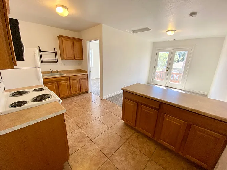 1402 E Scarlet Dr #1/2 — Photo 3