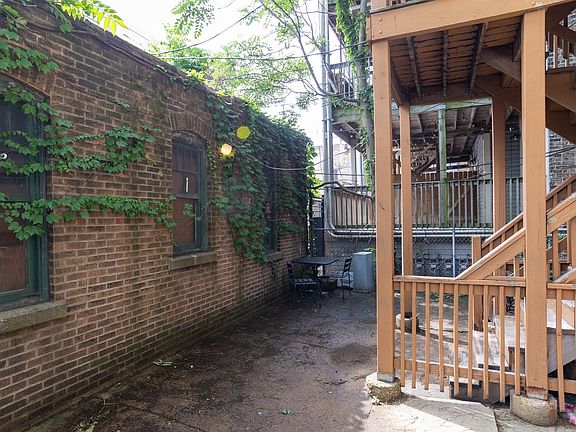 4th image of 4825 N Sawyer Ave #G