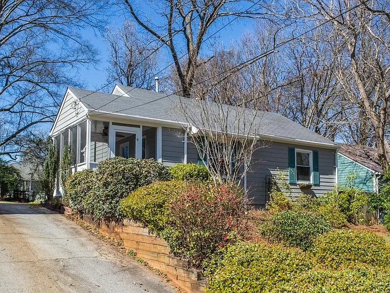 479 Stovall St SE — Photo 3