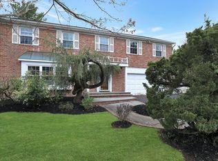 9 Monfort Pl, Syosset, NY 11791