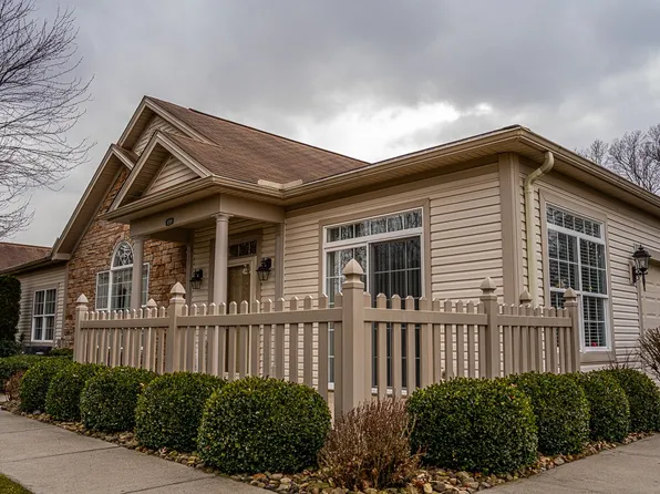 155 Stonegate Blvd, Hermitage, PA 16148