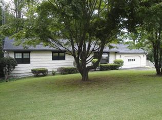 2 Woodfield Dr, Trumbull, CT 06611