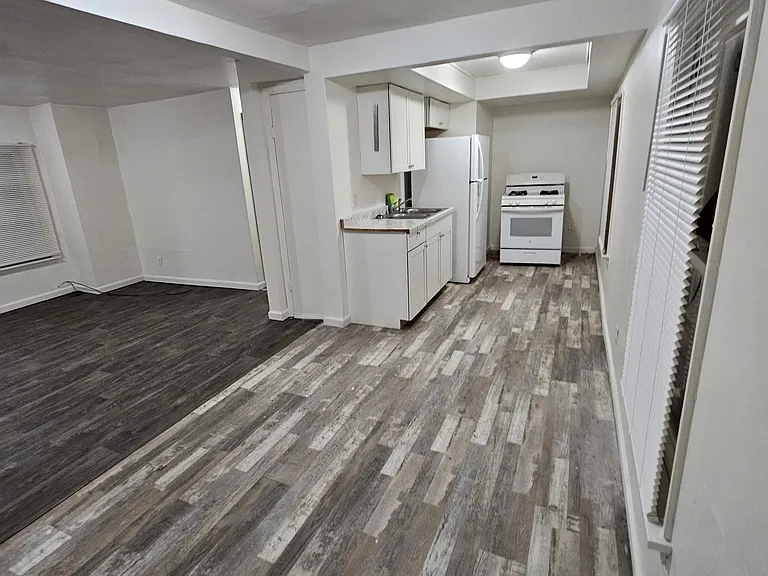174 Strong Ave #2 — Photo 1