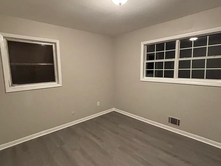 2458 Leslie Cir — Photo 8