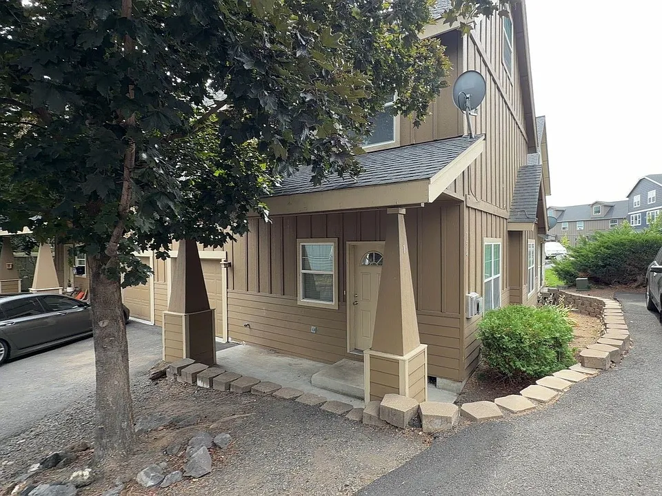 1754 NE Lotus Dr