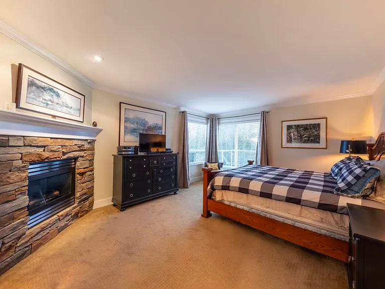 877 Stevens St #2 — Photo 32